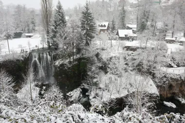 Rastoke su uvijek lijepe, ali pod snježnim prekrivačem izgledaju kao pravo snježno kraljevstvo.