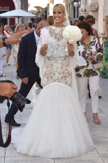 Naša najzgodnija sportašica Antonija Mišura 2015. se udala za dugogodišnjeg dečka Marka Sandrića, a vjenčanicu je dala izraditi po mjeri i sama ju je dizajnirala.