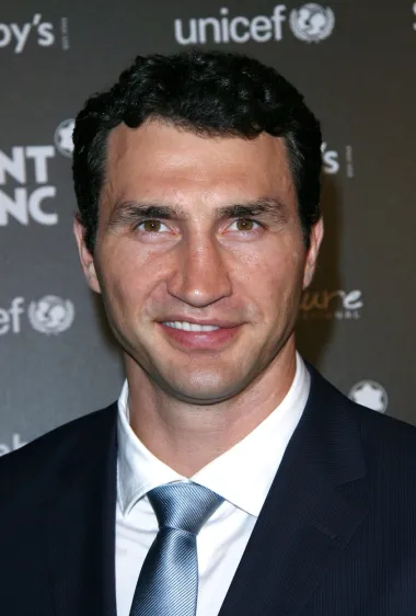 Nismo sigurne koji nam je brat Klitschko više zgodan, ali budući da je Vladimir Ovan, morat ćemo mu dati malu prednost.