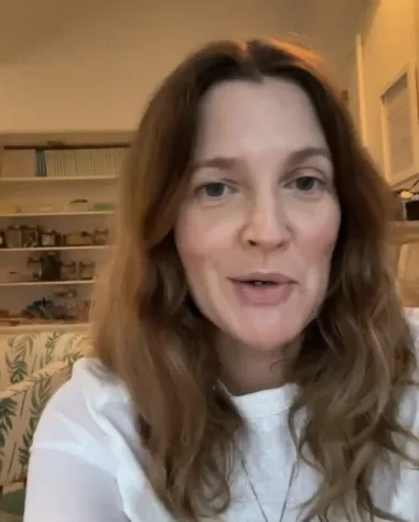 Glumica Drew Barrymore vrlo je aktivna na svom Instagram profilu i često objavljuje fotografije na kojima ne nosi šminku.