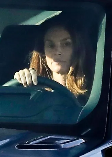 Supermodel Cindy Crawford i u dobi od 55 godina izgleda sjajno i iako je uglavnom sređena i našminkana, paparazzi je ponekad uhvate u izdanju bez šminke.