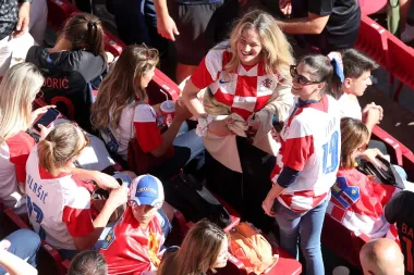 Na tribinama je bila i Izabela Kovačić, supruga nogometaša Matea Kovačića.