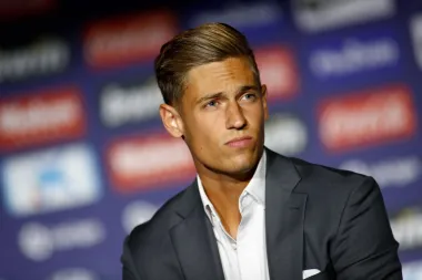 Ovaj mlađahni Španjolac igra za Atlético Madrid, a s obzirom da nije oženjen vrlo često se nađe na listama najpoželjnijih nogometnih frajera svijeta. 26 mu je godina, voli partijati te izlaziti u društvu manekenki, a svoj ekstravagantni životni stil često dokumentira objavama na Instagramu. 