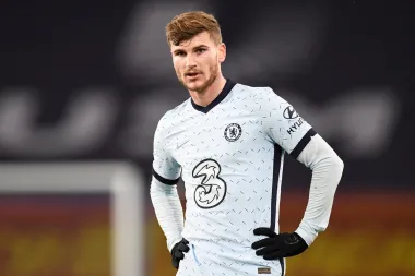 Timo Werner je njemački nogometaš koji igra na poziciji napadača. Trenutačno igra za Chelsea, a 25 mu je godina. Plavokosi Timo prava je esencija zgodnog Nijemca, pa ne čudi da se stalno nalazi na listama nogometaša koji su najprivlačniji ženama. 