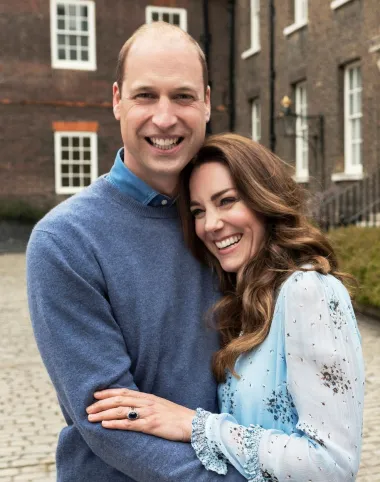 Iako su se princ William i Kate Middleton prvi put upoznali kao studenti na Sveučilištu St Andrews 2001., postali su par tek krajem 2003. godine. Par je izlazio gotovo sedam godina prije nego što je William zaprosio Kate, ali čini se da tada nije bilo suđeno. Naime, Will i Kate navodno su se 2007. jako posvađali i prekinulo, da bi se do kraja godine ponovno pomirili. 