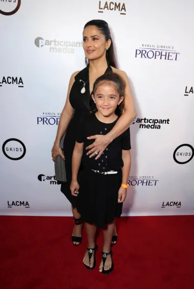 Meksičko-američka glumica Salma Hayek se 2007. zaručila za francuskog biznismena François-Henrija Pinaulta. Salma je njihovu kćer, Valentinu Palomu Pinault, rodila 21. rujna 2007. u 41. godini. Dvije godine kasnije, Salma i François vjenčali su se na Valentinovo u Parizu.