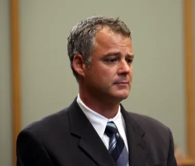 Američki političar Craig Schelske našao se usred medijskog linča zbog navodne afere s dadiljom za koju ga je optužila bivša supruga Sara Evans. Dadilja je na optužbe uzvratila službenom tužbom Evans u vrijednosti 3 milijuna dolara. Političar je rekao kako nikad nije bio nevjeran supruzi: &quot;Bio sam joj vjeran sve godine dok smo bili u braku. Još uvijek imamo zajedničku djecu koju trebamo odgajati.&quot;No, to mu ništa nije pomoglo jer je i dalje njegov brak završio razvodom. 