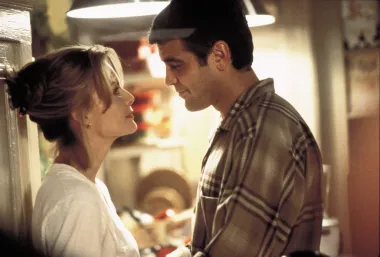 Michelle Pfeiffer i George Clooney zajedno su glumili u filmu &quot;Jednog lijepog dana&quot; iz 1996. godine - glumili su dvoje samohranih roditelja koji na kraju završe zajedno, no to nije bilo tako u stvarnom životu. Ipak, pronašli su sreću - Pfeiffer je od 1993. u braku sa scenaristom Davidom E. Kelleyjem, a Clooney od 2014. s odvjetnicom Amal Alamuddin.