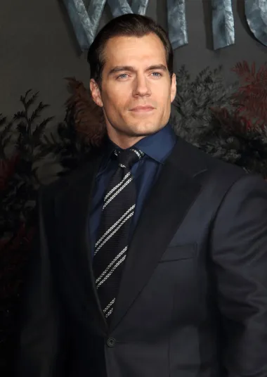 Na prvom mjestu nalazi se čovjek koji je utjelovio lik &quot;Supermana&quot;, a poznat je i po ulozi u seriji &quot;Witcher&quot; - 38-godišnji britanski glumac Henry Cavill najatraktivniji je glumac prema anketi, što ni ne čudi, s obzirom na njegov odličan izgled i zanosan britanski naglasak.