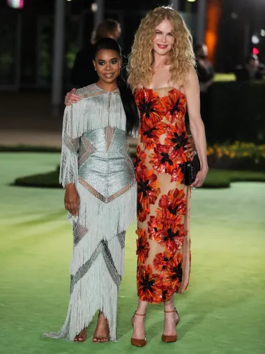 Kada je Victoria Beckham, koja je visoka 162 centimetra, jednom prilikom upoznala Nicole Kidman, našalila se: &quot;Nosite više potpetice kada upoznajete Nicole Kidman&quot;. To nije loša ideja, s obzirom na to da je Nicole visoka 180 centimetara.