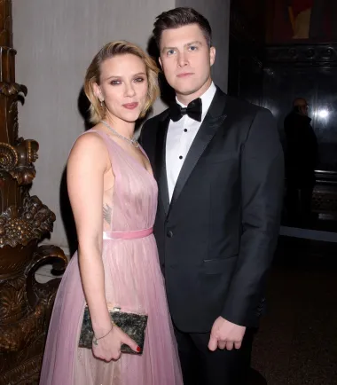 Uz bračni brodolom, 2010. donijela je i veliki preokret u njezinoj karijeri. U filmu “Iron Man 2” prvi je put utjelovila rusku špijunku Natashu Romanoff, zapravo superjunakinju Black Widow, što joj je širom otvorilo vrata akcijskih filmova. Uz nekoliko iznimki, dotad je lukrativni svijet akcijskih spektakala bio rezerviran gotovo isključivo za nabildane muškarce, dok su ženama bile namijenjene utješne uloge “ljubavnog interesa”. Scarlett je pokazala da to ne mora biti tako. Iako je i njezin lik svoj filmski život započeo kao seksi zavodnica u pripijenom kostimu od crnog lateksa, s godinama je kroz ostale Marvelove filmove Black Widow postajala sve kompleksnija, da bi danas bila simbol moćne, samostalne žene, koja se ne boji svoje seksualnosti. A s poslovnim uspjehom Scarlett je doživjela i novi ljubavni uzlet. Francuza Romaina Dauriaca, bivšeg novinara koji se uspješno otisnuo u marketinške vode, upoznala je u New Yorku u studenom 2012. Nepunih godinu dana kasnije već su bili zaručeni i glumica je ponosno pokazivala dijamantni prsten. Potkraj kolovoza 2014. dobili su kćer Rose Dorothy Dauriac, a u listopadu su se vjenčali daleko od holivudskih očiju, u gradiću Philipsburg u američkoj saveznoj državi Montana. No – ni ta ljubav nije potrajala pa su se razveli. Na kraju, Scarlett se po treći puta udala za komičara Colina Josta. 