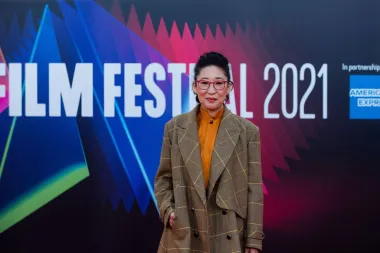 I kanadska televizijska i filmska glumica Sandra Oh ove je godine u srpnju navršila 50 godina. Televizijskoj je publici najpoznatija po ulozi Cristine Yang u TV seriji &quot;Uvod u anatomiju&quot; i po ulozi Eve Polastri u TV seriji &quot;Ubijanje Eve&quot;.