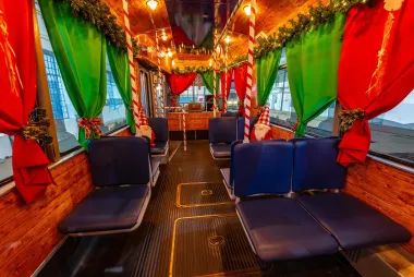 Čarobna blagdanska vožnja: Osječki božićni tramvaj izgleda nevjerojatno