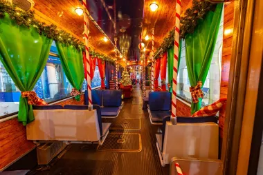 Čarobna blagdanska vožnja: Osječki božićni tramvaj izgleda nevjerojatno