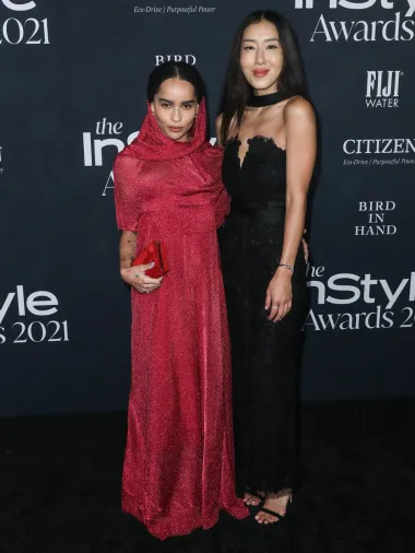 Zoë Kravitz prekrasna je kći Lise Bonet i Lennyja Kravitza. Ona je glumica, ali i najniži model ikad, sa svojih 157 centimetara, ali je za Elle priznala da se nije uvijek osjećala lijepo. &quot;Prošla sam kroz jako neugodnu fazu. Bila sam niska i smeđa, okružena visokim djevojkama s velikim grudima i plavom kosom. Nisam imala ljepotu i na tome sam zahvalna jer sam morala razviti svoju osobnost.&quot;