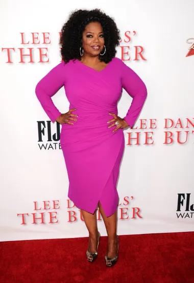 Oprah je jedna od najpoznatijih slavnih osoba koja cijeli život muku muči s prekomjernom težinom. Oprah je otvoreno priznala kako ne jede jer je gladna, već zato što hranom zadovoljava emocionalne potrebe. „Hrana je moja droga, koristim je iz istih razloga zbog kojih narkoman konzumira drogu: da me utješi, smiri, da mi ublaži stres“, rekla je Oprah koja je kilograme počela nakupljati još na početku karijere. Uz dijete i vježbanje uspjela je povremeno postići vitku liniju, ali sa širenjem poslovnog carstva, rasla je i razina stresa, došli su problemi sa štitnjačom pa je ova TV zvijezda premašila brojku od sto kilograma. Nakon toga opet je promijenila način života te je 2017. smršavjela 20 kilograma. Danas svoju optimalnu težinu održava napornim treninzima te pomno osmišljenim planom prehrane, a to što je uvijek bila vrlo iskrena kada je riječ o njezinoj borbi s kilogramima samo joj je priskrbilo dodatne simpatije javnosti. 