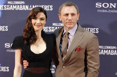 Iako je Daniel oduvijek vrlo otvoreno s medijima komunicirao kada je riječ o njegovu poslu, o svom privatnom životu najradije uvijek šuti. Ono što o njemu znamo je to da je strastveni bivši pušač, koji iako više ne pali cigarete, smatra kako će mu pušenje ostati vječna ljubav. U alkoholu uživa umjereno, a voli skupocjene automobile. No onaj najzanimljiviji dio njegova života je onaj ljubavni, naravno. U tom smislu je najvažnije znati da je Craig trenutno u braku s oskarovkom Rachel Weisz s kojom je počeo izlaziti 2010., nakon 16 godina poznanstva. Nakon samo šest mjeseci veze ovaj je sretni par stao pred oltar te su od tada zajedno, a imaju i jedno zajedničko dijete. „Nikad nisam mislila da ću se udati. To nije nikada bilo u mojim planovima, baš suprotno. Nikad nisam bila tip od romantičnih komedija, čija je poanta zapravo brak. Ali jednostavno se dogodio taj sretniji, zreliji trenutak“ izjavila je svojevremeno Rachel o svojoj udaji za Daniela. Danas njih dvoje slove kao pravi power couple Hollywooda, a žive u Londonu gdje odgajaju i svoju kćer. 