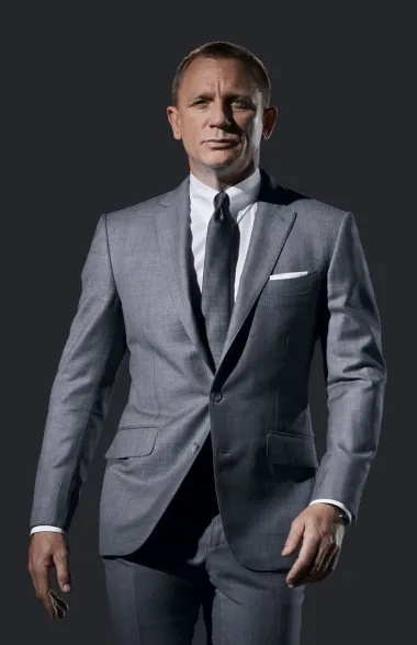 Daniel Craig definitivno se upisao u povijest, ne samo kao najplaćeniji glumac Jamesa Bonda, nego i kao glumac koji je ispisao nove stranice o najpoznatijem fiktivnom tajnom agentu na svijetu. Četiri dosadašnja nastavka zaradila su, zahvaljujući Craigu, više od tri milijarde dolara. Osim toga, uz Craiga je Bond ostario, sazreo, prvi se put zaljubio i prvi put zaplakao. Dakle, ovaj atipični James Bond koji mnogima zbog svog izgleda isprva nije odgovarao za tu ulogu, promijenio je lik slavnog tajnog agenta iz temelja – dao mu je notu ljudskosti i humanosti te ga učinio ranjivim, a to nikad nije prije nismo imali priliku vidjeti. 