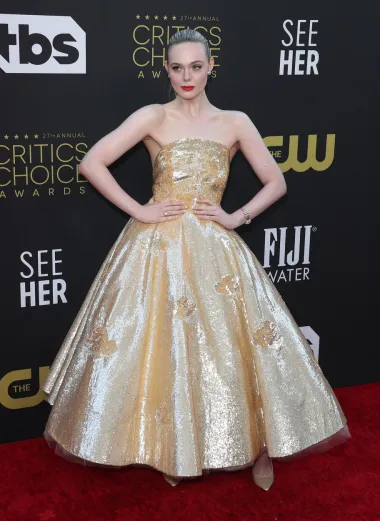 Elle Fanning također se odlučila za romantičnu haljinu Oscara de la Rente. Haljina koju bi odjenula svaka princeza u našim omiljenim bajkama. 