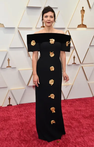 Maggie Gyllenhaal odlučila se neobičnu haljinu modne kuće Schiaparelli zbog koje se našla na mnogim popisima najgorih outfita s ovogodišnjih Oscara.