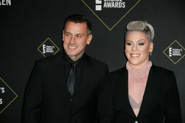 Pjevačica Pink i njezin suprug Carey Hart prekidali su nekoliko puta, a prekidi su, kako i ona sama kaže, samo ojačali njihov odnos. Pink i Hart počeli su izlaziti 2001., a vjenčali se 2006. Nakon dvije godine braka, Pink je na svojoj web stranici objavila da se razvode i tada su se bili razdvojili na godinu dana. Danas su sretniji no ikad, zahvaljujući terapijama i radu na sebi.