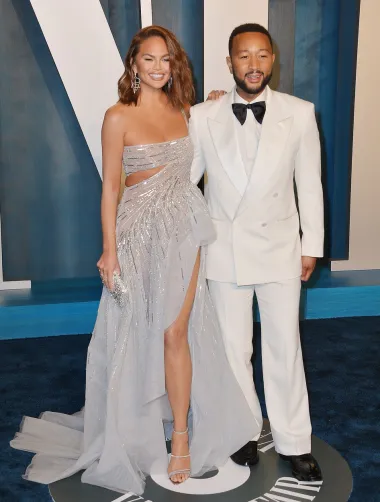 I poznati par, John Legend i Chrissy Teigen, prekinuli su vezu, no njihov je prekid bio kratak - samo jedan dan. Pjevač je s manekenkom prekinuo dok je bio na turneji, no kasnije je priznao da je do prekida došlo jer je bio pod stresom. Srećom, njih dvoje su danas u sretnom braku - vjenčali su se 2013. godine i imaju dvoje djece.