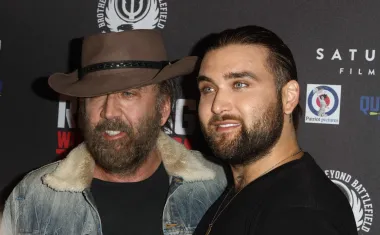 Nicolas Cage znan je kao glumac koji se puno puta ženio, ali je samo dva puta (zasad) postao otac. Njegov prvi i najstariji sin je Weston Coppola Cage, a danas mu je 31 godina. Sam Weston je uspješan, baš nalik na svog oca. Proslavio se kao glazbenik, no kasnije se okušao i u glumi. Sam je priznao kako mu je veza s ocem Nicolasom pomogla na putu do uspjeha, a danas je prvenstveno znan kao frontmen glazbene grupe „Eyes of Noctum“. Uz to, Weston je i otac četvero djece. 