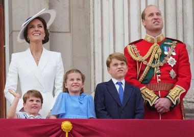 Sin princa Charlesa i princeze Diane, vojvoda od Cambridgea, princ William ,drugi je u redu za kraljevsku krunu. 