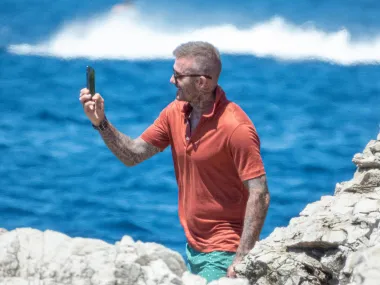 David je oduševljeno snimao video na lopudskoj plaži 