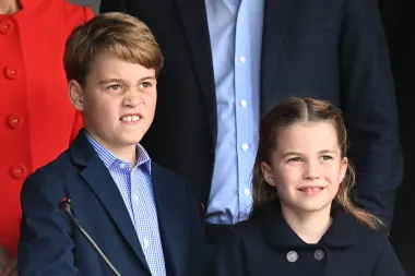 Na ovogodišnjoj proslavi kraljičina jubileja, sada 9-godišnjak oduševljeno je promatrao prelet kraljevskog zrakoplovstva. 