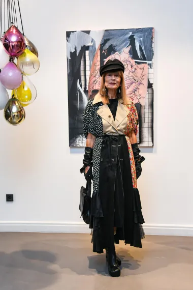 U listopadu 2020. godine pojavila se na pop up izložbi berlinske galerije Societe u Zagrebu i oduševila sveprisutne neobičnim balonerom sa šarenim detaljima.