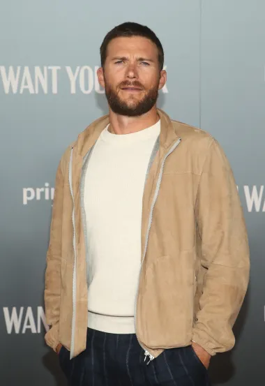 Zgodan je, talentiran i ima osmijeh koji osvaja - to je Scott Eastwood, sin Clinta Eastwooda i jedan najpodcjenjenijih neženja u Hollywoodu koji samo čeka onu pravu koja će mu osvojiti srce.