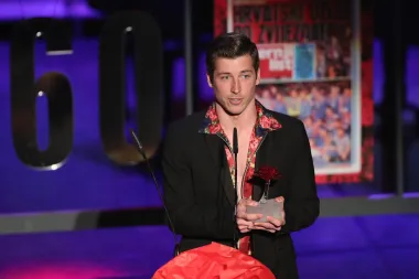 Mladi Marko Braić hrvatski je kazališni, filmski i televizijski glumac i relativno je nov na glumačkoj sceni - iza sebe ima tek nekoliko uloga, ali nedavno je osvojio publiku kao finalist pjevačkog showa.