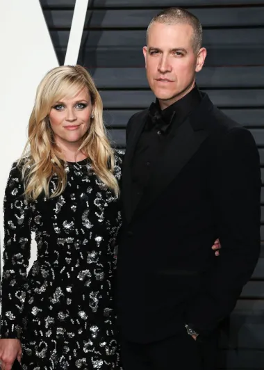 Glumica Reese Witherspoon visoka je 156 centimetara i puno je niža od svog supruga Jima Totha, koji je visok 185 centimetara. Witherspoon i Toth vjenčali su se 2011. i dobili sina Tennesseeja godinu kasnije, a Witherspoon također ima dvoje djece iz braka s Ryanom Phillippeom.