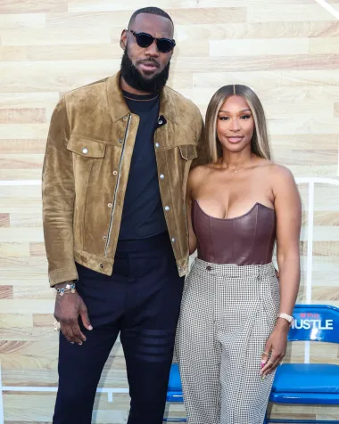 Iako je Savannah Brinson visoka sa svojih 170 centimetara, njezin suprug LeBron James je od puno viši od nje, a ima 206 centimetara. Njihova priča seže još u srednju školu, gdje su se upoznali, a vjenčali su se 2013. i imaju troje djece.