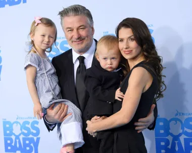 Deset godina nakon propalog braka s glumicom Kim Basinger, s kojom je dobio kćer Ireland, glumac Alec Baldwin oženio je Hilariju Thomas, instruktoricu joge. Vjenčali su se 2012., a u braku su dobili sedmero djece: posljednje dijete, djevojčica Ilaria, stigla je na svijet u rujnu 2022. godine.