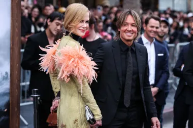 Lijepa australska glumica i oskarovka Nicole Kidman te njezin suprug, country glazbenik Ketih Urban u ovoj su godini zajedno zaradili oko 33 milijuna dolara. Par koji je u braku od 2006. godine ne srami se javno pokazivati svoju ljubav i čine se jako sretni. Keith je ove godine imao veliku glazbenu turneju, a 2023. izlazi i njegov novi album. Glumica pak je jednako zauzeta sa mnogobrojnim snimanjima i nadolazećim filmskim projektima.     