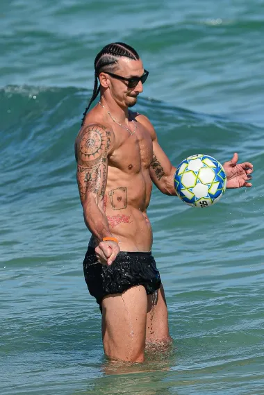 &quot;Nosi posao&quot; i na odmor. Zlatan se ne odvaja od lopte.