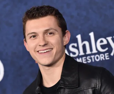 Na sedmom mjestu našao se glumac Tom Holland. Proslavio se u Marvelovim filmovima, a Rankerova lista nije jedina koja ga je svrstala u top 10 - na popisu &apos;&apos;Science and Golden Ratio of Beauty&apos;&apos; ovaj je 26-godišnjak zauzeo visoko peto mjesto.