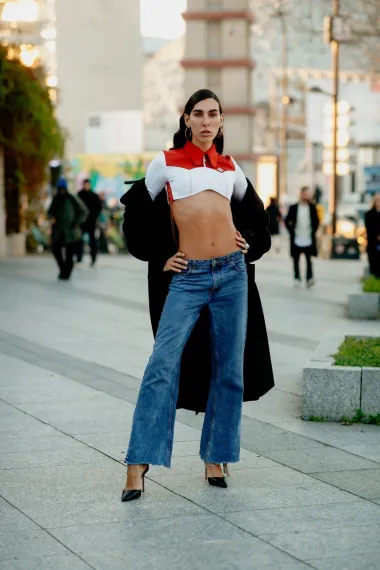 Raya Martigny je transrodna žena i model, po svemu sudeći otporna na hladnoću. Ultra topić joj odlično stoji.