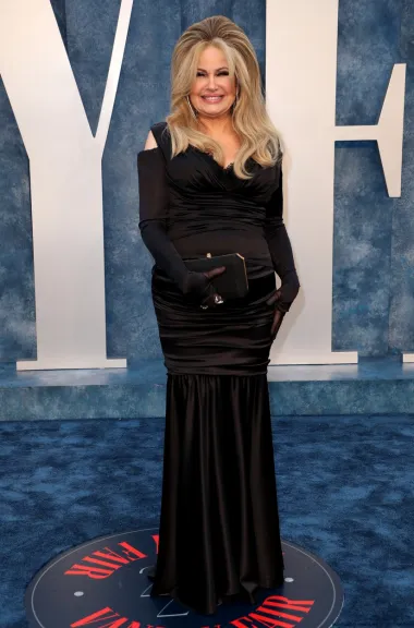 Jennifer Coolidge zasjala je u jednostavnoj, ali efektnoj crnoj haljini s potpisom Dolca &amp; Gabbane. 