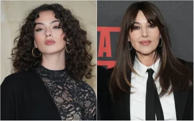 Ne, to nije Monica Bellucci u mladim danima, to je njezina kći, Deva Cassel, koja izgleda kao dvojnica svoje poznate majke. Tek joj je 18 godina, a već pokušava postati poput svoje majke - već sada krasi naslovnice slavnih časopisa, šeće modnim pistama, a popularna je i na Instagramu. Iako nema sumnje da je prekrasna poput svoje majke, mnogi joj zamjeraju što se očajnički želi domoći slave, a prije godinu dana svojoj je majci &quot;ukrala&quot; naslovnicu Voguea.