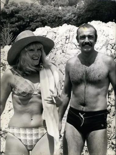 Legendarni škotski glumac Sean Connery proslavio se ulogom Jamesa Bonda u istoimenom filmskom serijalu, a upravo smo u tim filmovima često imale priliku vidjeti njegova poprilično dlakava prsa. 