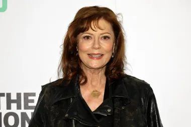 Legendarna  glumica i oskarovka Susan Sarandon iza sebe ima zaista bogatu filmsku karijeru, a za svoj izgled stalno dobiva komplimente. Naime, Susan za svojih 77 godina izgleda doista fenomenalno, a u jednom je intervjuu otkrila kako nije poanta da izgledamo sjajno, već da se osjećamo sjajno. Apsolutno se slažemo s tim! 