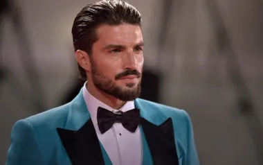 Mariano Di Vaio talijanski bloger je, modni dizajner i glumac, a neko je vrijeme bio i brend ambasador za Hugo Boss, Dolce &amp; Gabbana i Calvin Klein. Ovaj 34-godišnjak jednako je zgodan koliko i uspješan, no također je već godinama zauzet - od 2015. godine u braku je s Talijankom Eleonorom Brunacci s kojom ima četvero djece, a obitelj mu je oduvijek bila na prvom mjestu.
