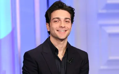 Zgodni 28-godišnji pjevač Gianluca Ginoble član je popularne talijanske grupe Il Volo, koja je nakon pobjede na glazbenom festivalu Sanremo 2015., predstavljala Italiju na Eurosongu u Beču. Od tada, cijela Italija zaluđena je njime, no i on je već neko vrijeme u ozbiljnoj vezi.