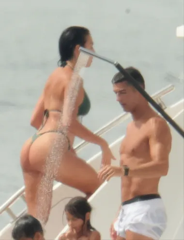 'The Body': Ronaldo i Georgina ponosno pokazuju koliko su cijelu godinu vježbali