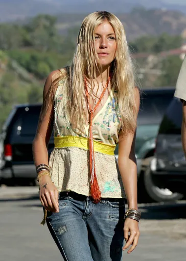 Sienna u ležernoj boho kreaciji, 2005. godina. 