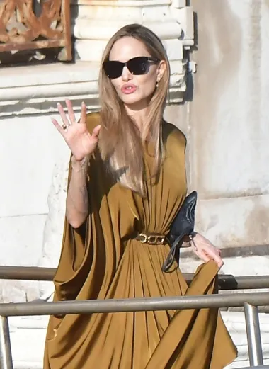 Angelina Jolie doživjela ovacije na premijeri filma u Veneciji i modno očarala