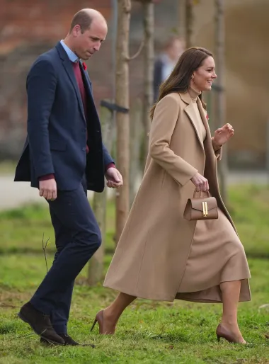 Modna inspiracija: Kate Middleton i njezina kolekcija elegantnih torbica